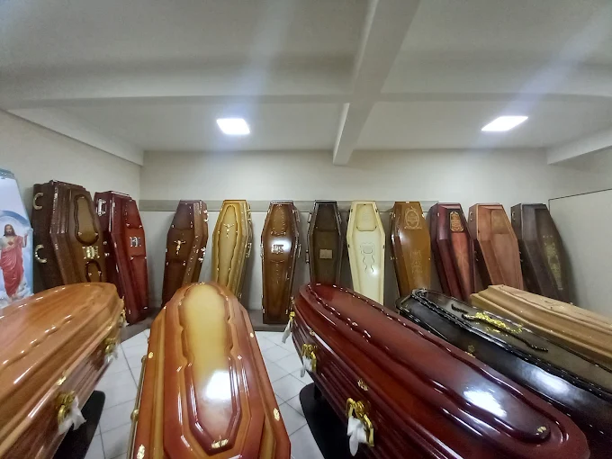 Linha de urnas funerárias em diferentes modelos e acabamentos